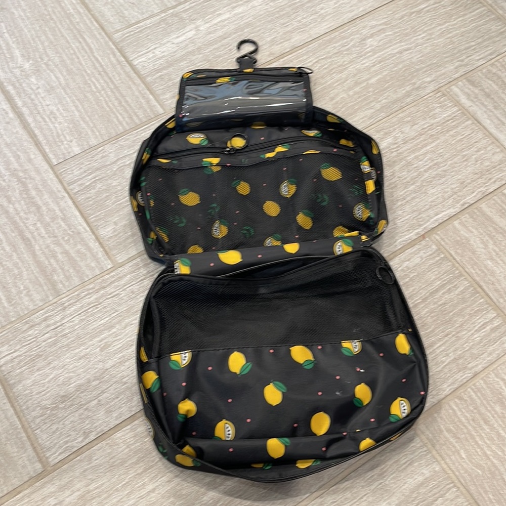 Travel cosmetics bag - Picture 2 of 5